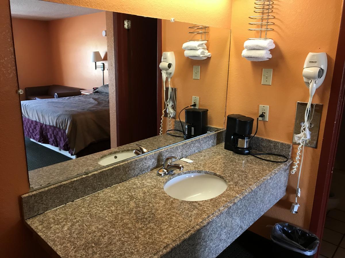 American Inn Cleburne Kültér fotó